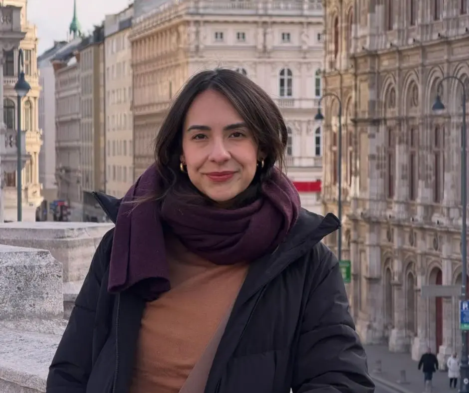 Evelin Camargo revelou diagnóstico de linfoma raro associado a implante mamário e compartilhou relato para alertar seguidoras. Foto: Divulgação / Redes sociais.
