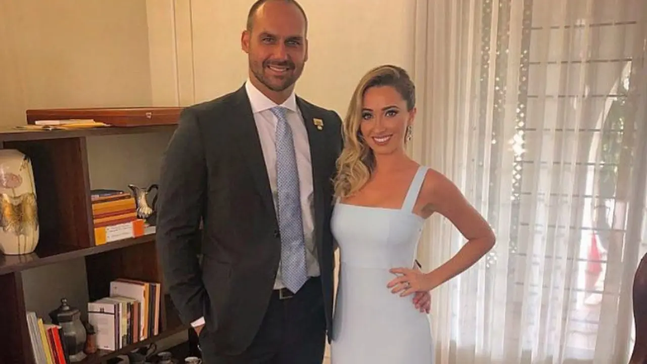 Eduardo Bolsonaro e sua esposa Heloísa (Reprodução/Redes Sociais)