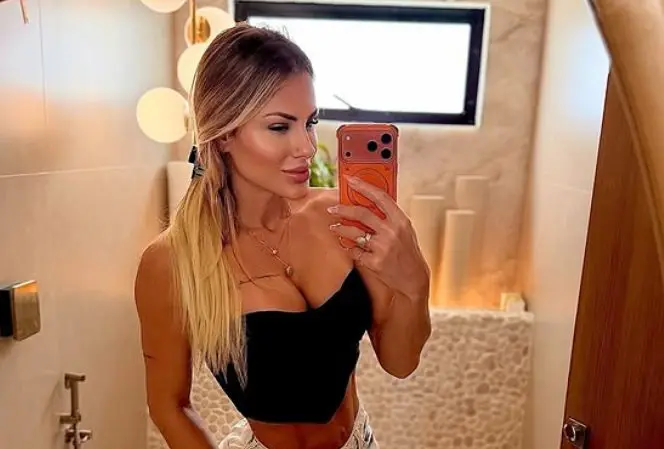 Cantor famoso não permite que esposa trabalhe fora de casa (Foto: Redes Sociais)