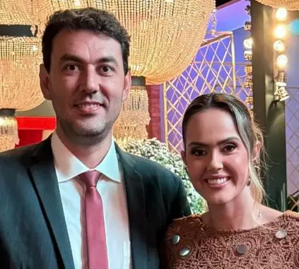 Esposa de secretário volta de viagem e consegue ver filho antes dele morrer (Foto: Redes Sociais)