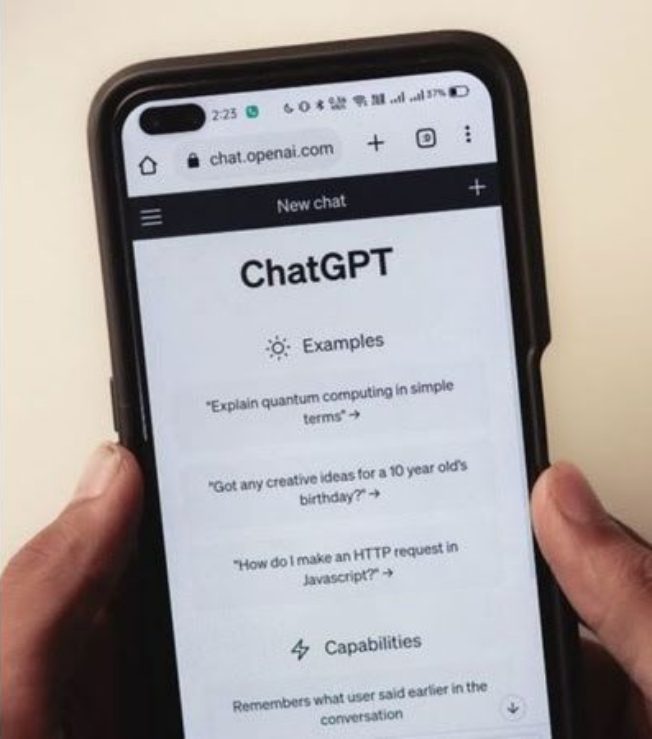 Influenciador surpreende fãs e revela viver relacionamentos com perfis criados no ChatGPT (Foto: Reprodução)