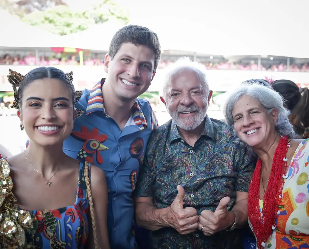 No Recife, Lula marca presença no desfile do Galo da Madrugada (Foto: Rodolfo Loepert)