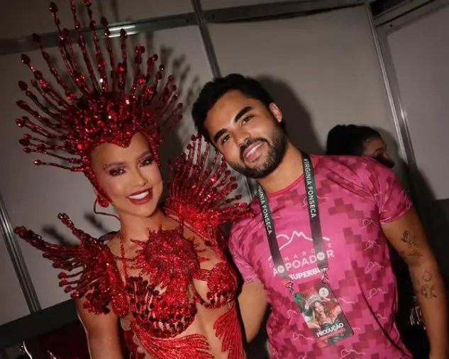 Melhor amigo de Virginia mostra como ficaram os pés da influenciadora após desfile (Foto: Redes Sociais)