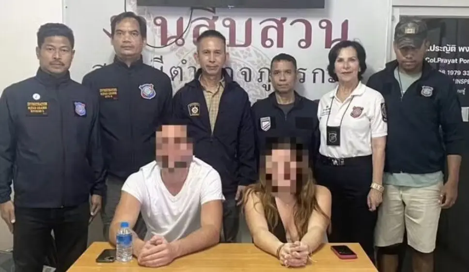 Casal que fez sexo a três dentro de Tuk-tuk em via pública acaba preso (Foto: Reprodução)