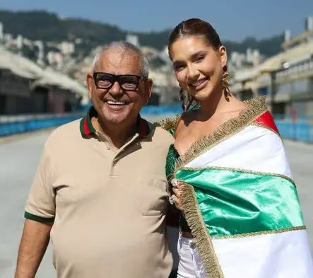 Virginia presenteia presidente da Grande Rio após fim do Carnaval (Foto: Redes Sociais)