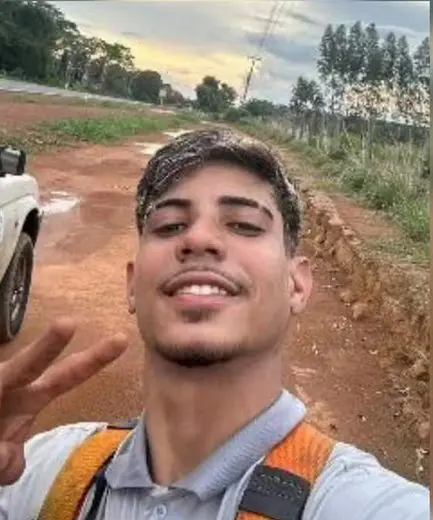 Jovem eletrocutado durante manutenção de internet era jogador de futebol (Foto: Arquivo Pessoal)