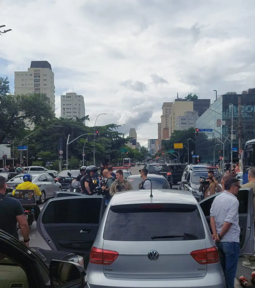 Tiroteio na Faria Lima, em São Paulo, deixa ao menos um morto; veja vídeos