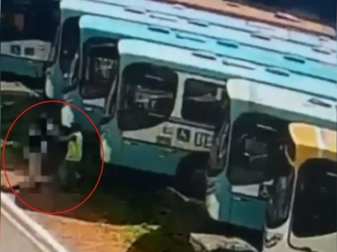 Vídeo mostra momento em que mulher luta com estuprador || Reprodução: Redes Sociais 