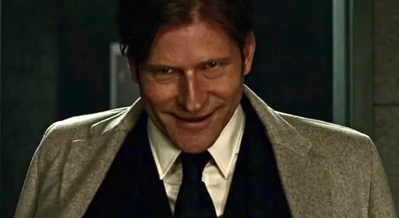 Crispin Glover durante evento de cinema; ator nega acusações feitas por ex-namorada em ação civil. Foto: Divulgação / Redes sociais.