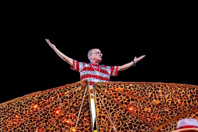 Mestre Ciça durante desfile da Viradouro Foto: Rio Carnaval/Eduardo Hollanda