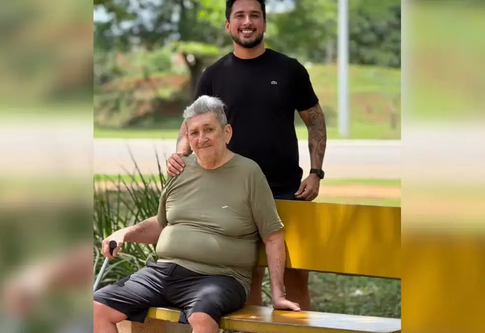 Antonio Lisboa, conhecido como Seu Boinha, aparecia constantemente nos vídeos do filho (Foto: Reprodução/Francisco Garcia)