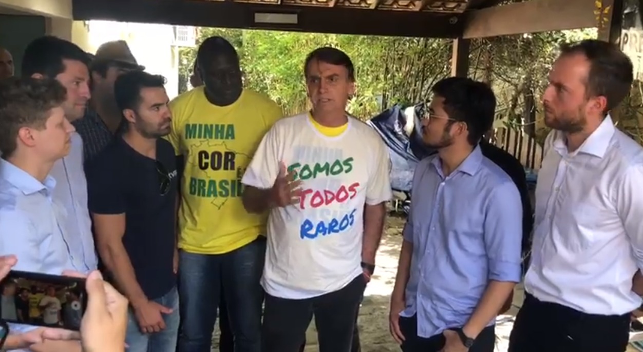 Jair Bolsonaro ao lado de lideranças do MBL e do NOVO (Foto: Reprodução/Facebook)