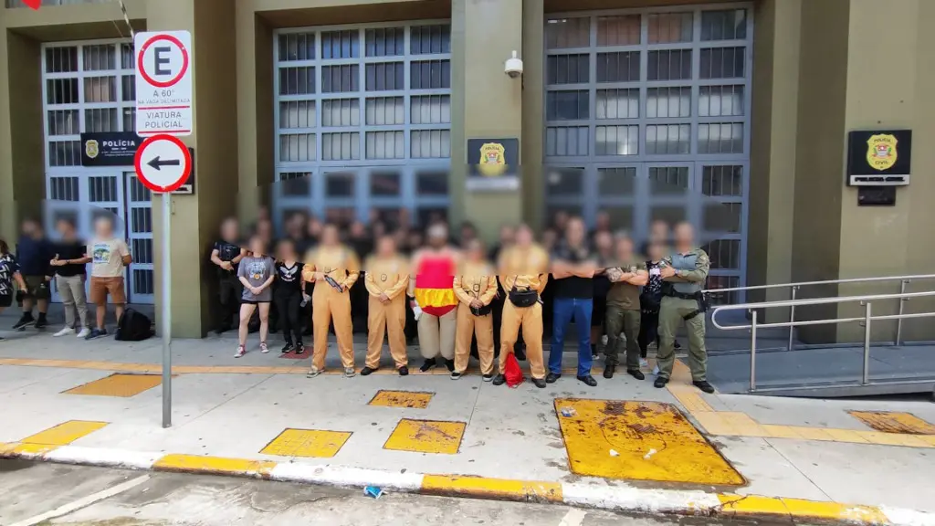 Com estes casos, chega a 18 o número de criminosos presos por agentes disfarçados entre os foliões. Foto: Governo de São Paulo/Divulgação
