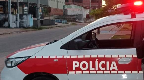 Jovem esfaqueia padrasto ao tentar defender mãe de agressões