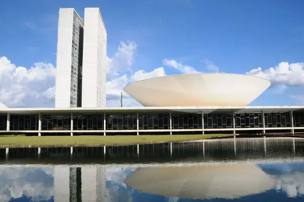 Homem é preso ao tentar entrar na Câmara dos Deputados com documento falso