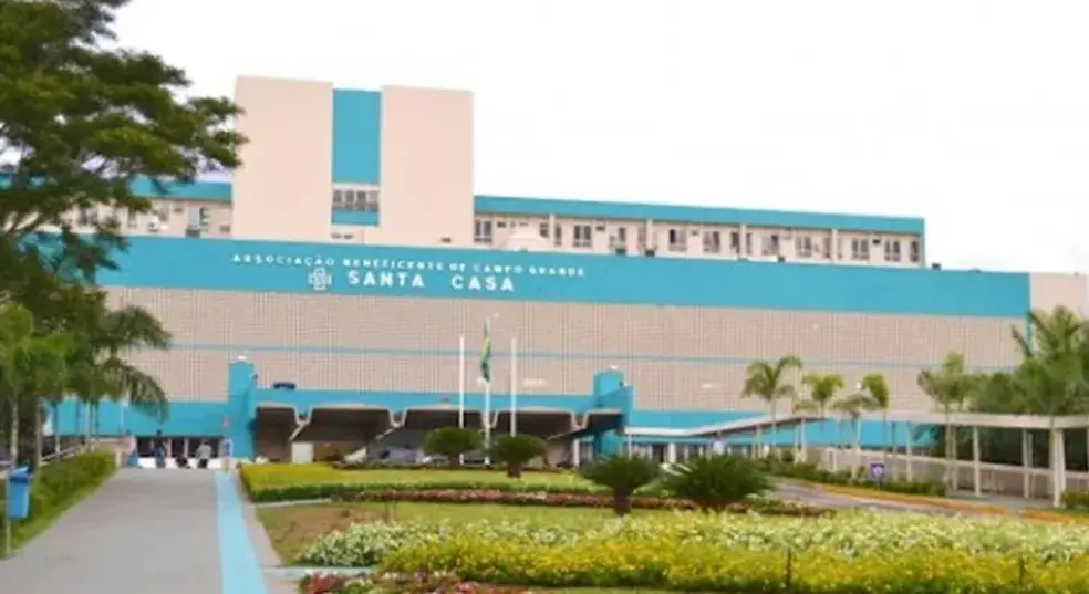 Menina de 2 anos é internada em estado grave após beber catuaba