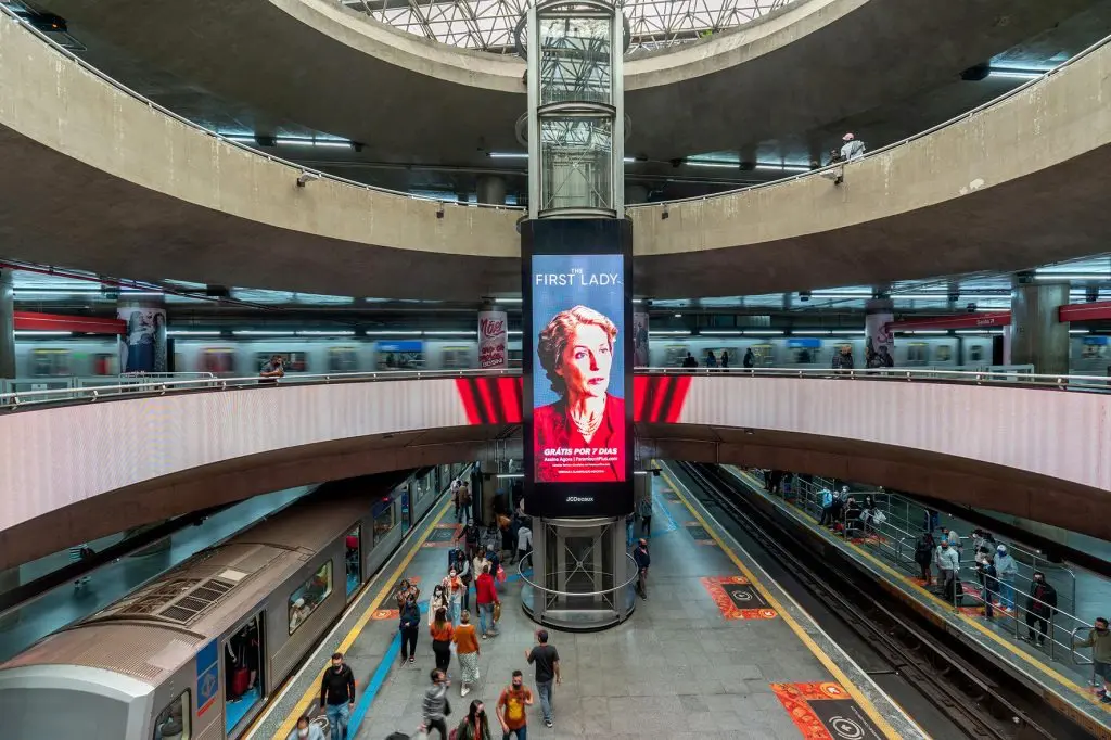 Vídeo mostra momento em que passageira cobra funcionário do Metrô após vítima relatar assédio na estação Sé, em São Paulo. Foto: Metrô SP.