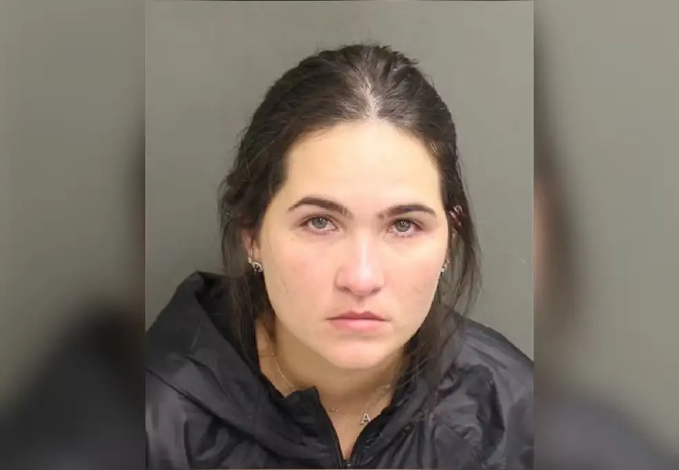 Amanda Vasconcelos, esposa do cantor Henrique, da dupla com Juliano, foi presa em Orlando, nos Estados Unidos. Foto: Reprodução/ Current Inmate Database.