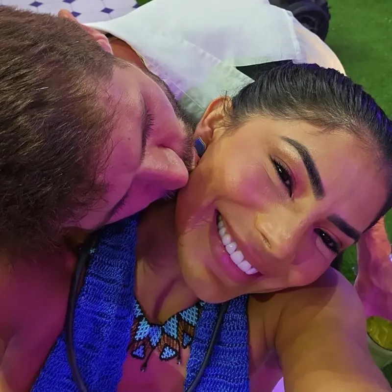  Jonas e Marciele protagonizam beijo quente em festa do BBB 26  (Foto: Globo)