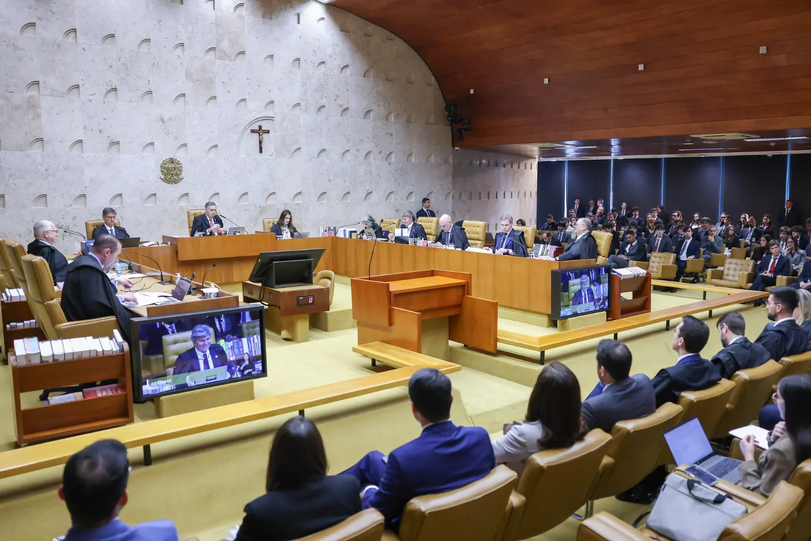 Ministros do STF e familiares são sócios de ao menos 31 empresas