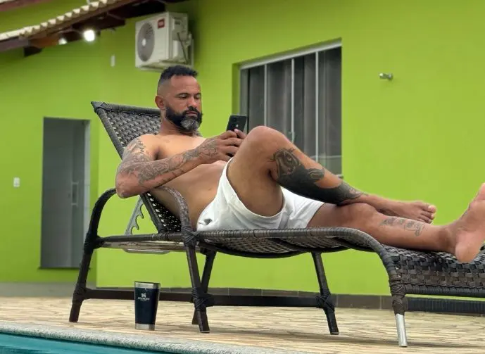 Goleiro Bruno tem reação surpreendente (Foto: Reprodução / Redes Sociais)
