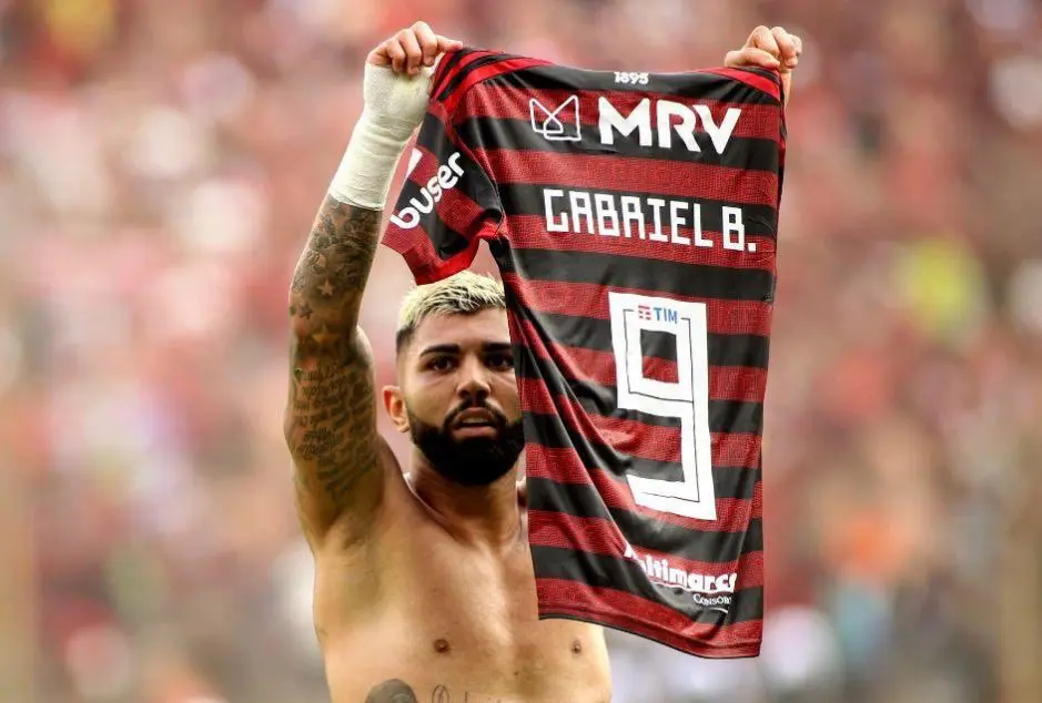 Gabigol vai leiloar camisa (Foto: Reprodução / Redes Sociais)