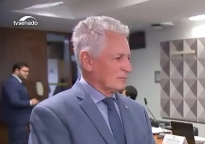 Rogério Corrêa revela ter revidado agressão (Foto: Reprodução / TV Senado)