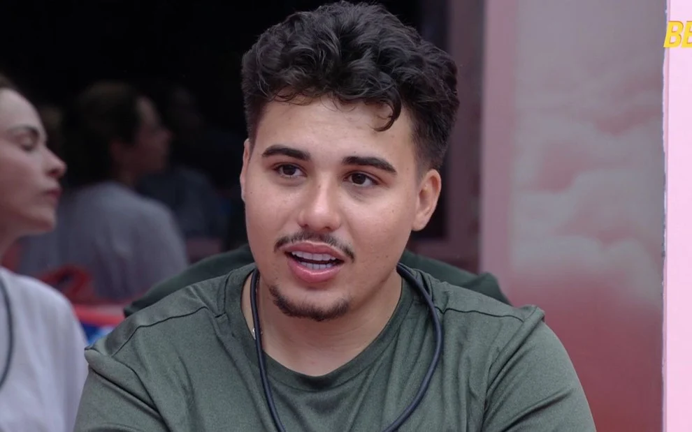 Dono de barbearia revela detalhes da confusão com ex-BBB Pedro