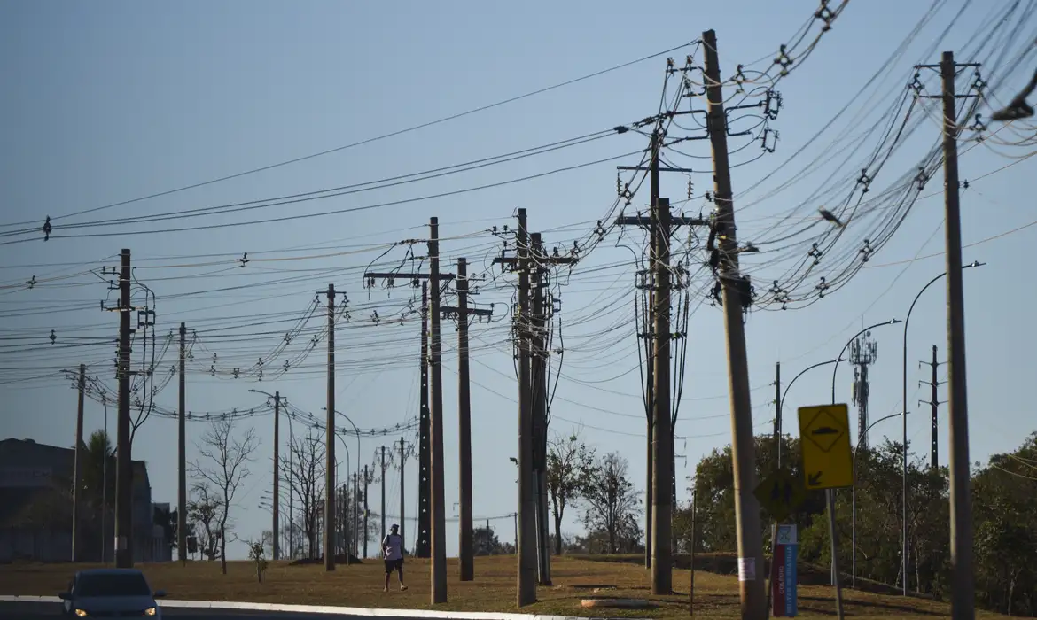 Poste de luz (Foto: Marcello Casal Jr/Agência Brasil)