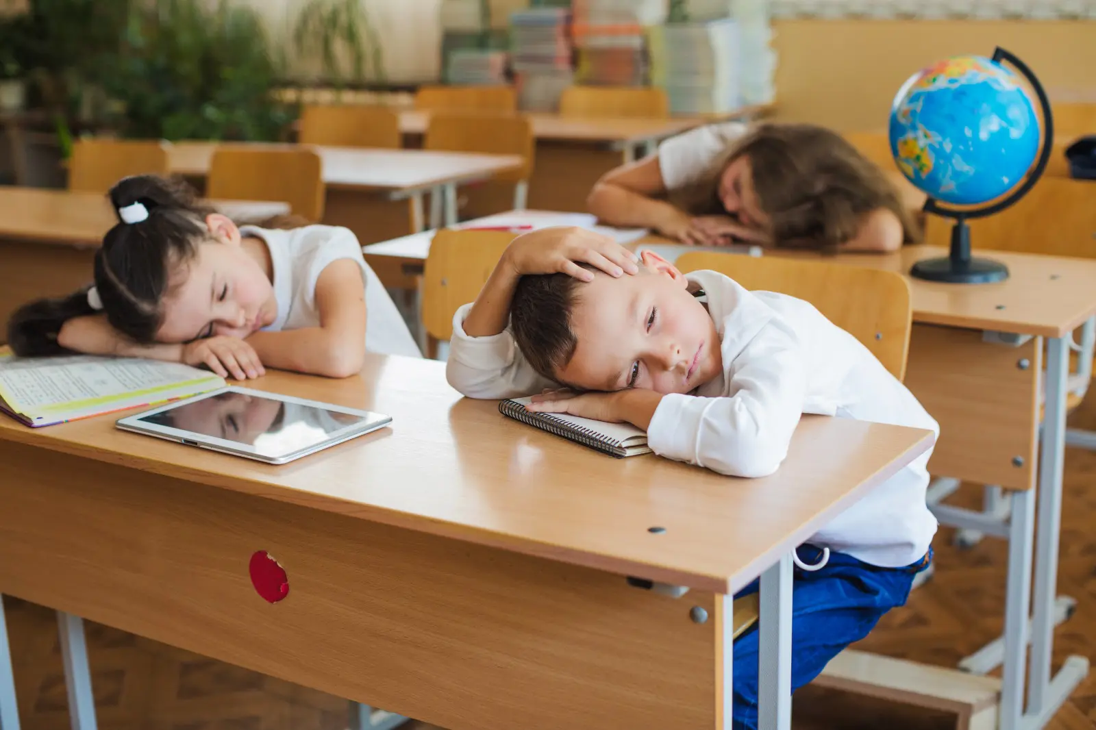Volta às aulas: como ajustar o sono da criançada após as férias? (Foto: Freepik)