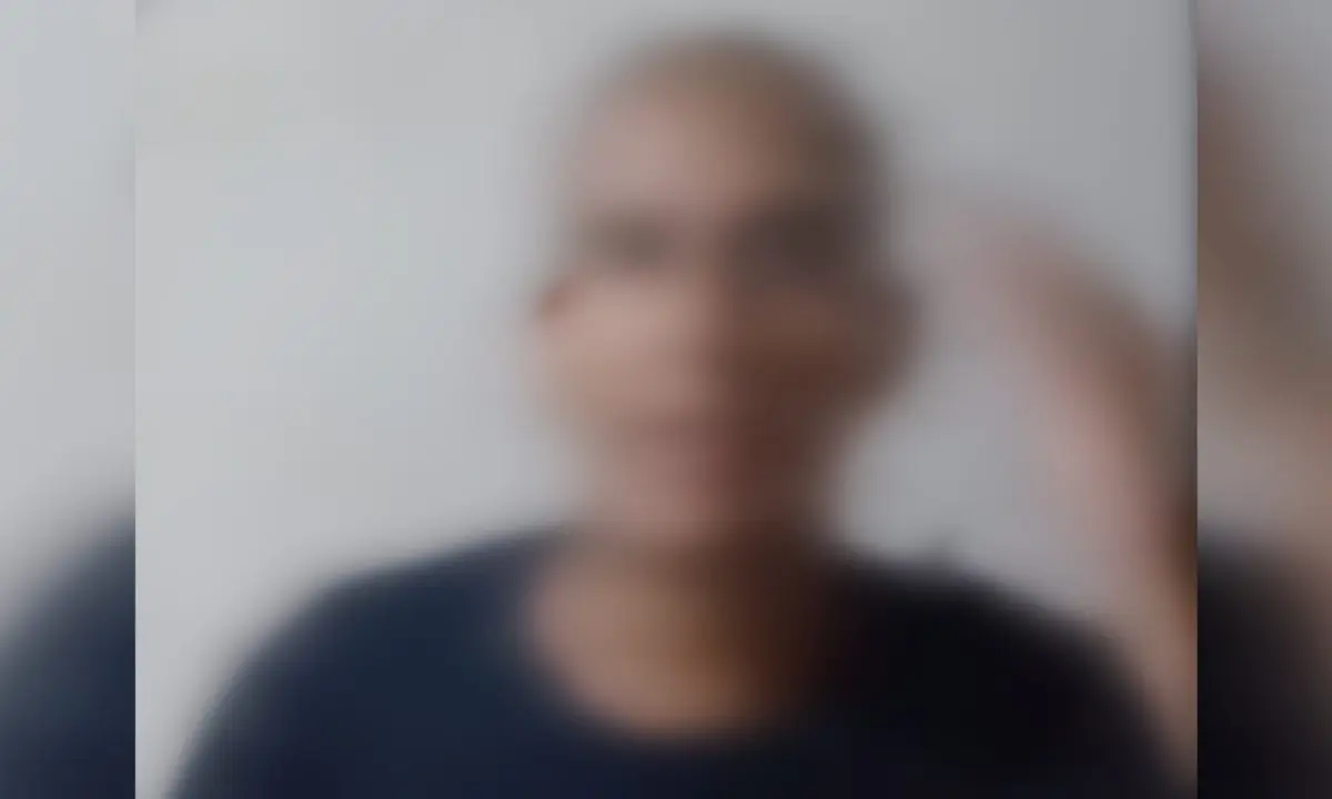 Mulher tem cabelo raspado por suposta traição a marido preso; veja vídeo