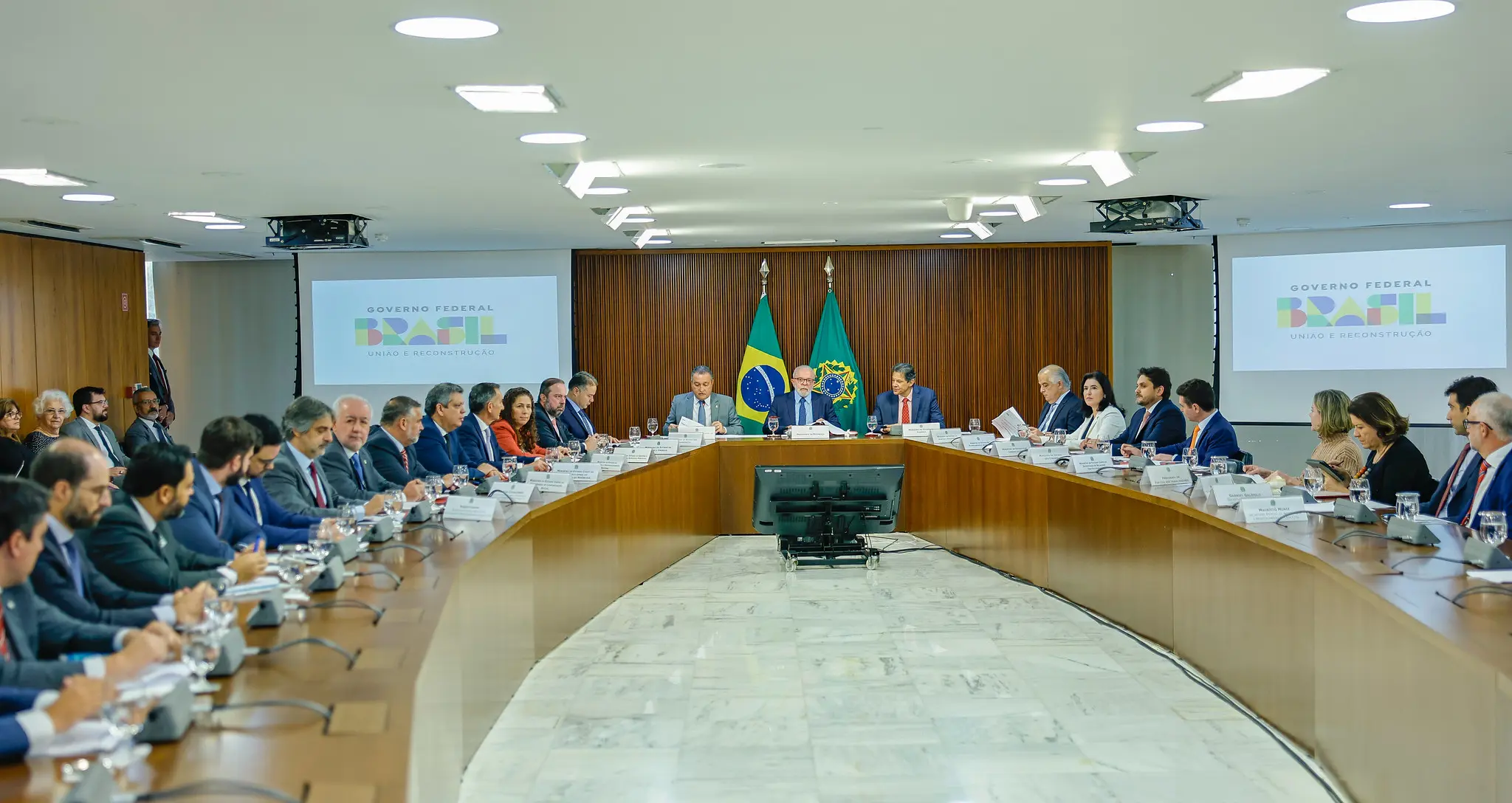 Lula em reunião com ministros (Foto: Ricardo Stuckert / PR)