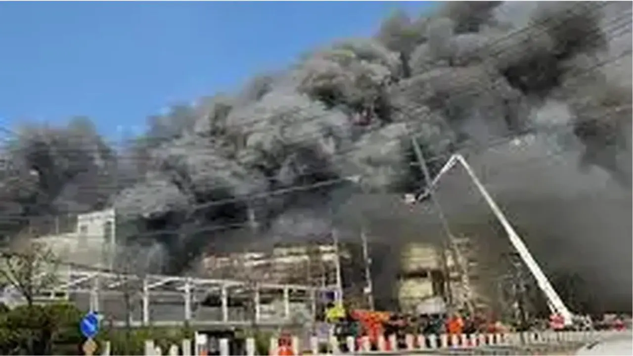 Incêndio em fabrica de autopeças na Coreia do Sul (Foto: Reprodução) 