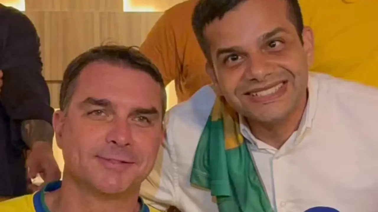 Flávio de Oliveira Rodrigues e Flávio Bolsonaro (Reprodução/Redes Sociais)