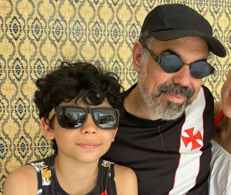 Humorista Vinicius Cacofonias e o filho (Foto: Reprodução / Redes Sociais)