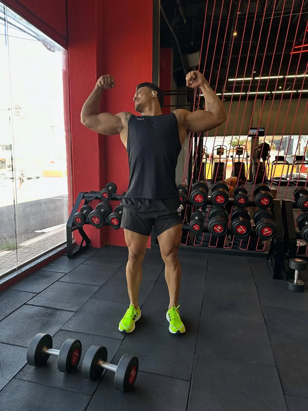Influenciador usou moto de rifa de seguidores para cometer assalto em velório (Foto: Reprodução/Redes sociais)