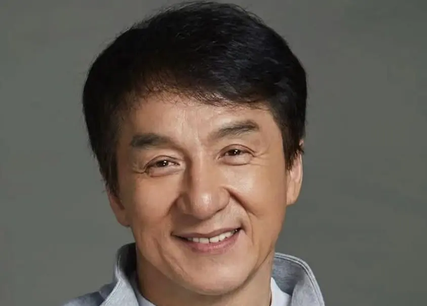 Jackie Chan deixa filho fora de herança bilionária e cria polêmica (Foto: Redes Sociais)