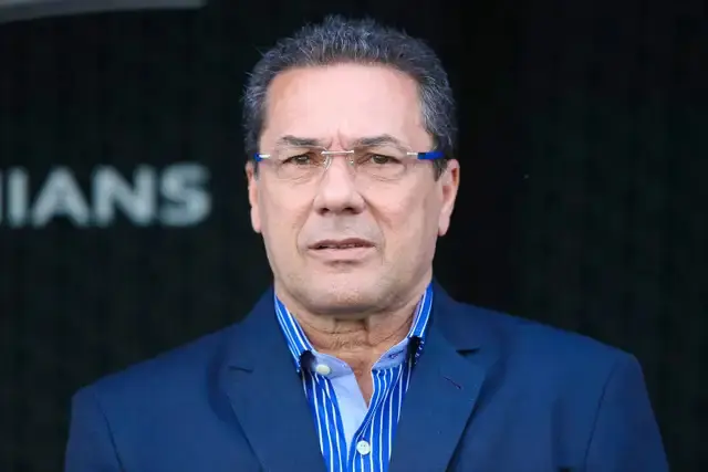 Vanderlei Luxemburgo é internado na UTI com quadro de infecção pulmonar