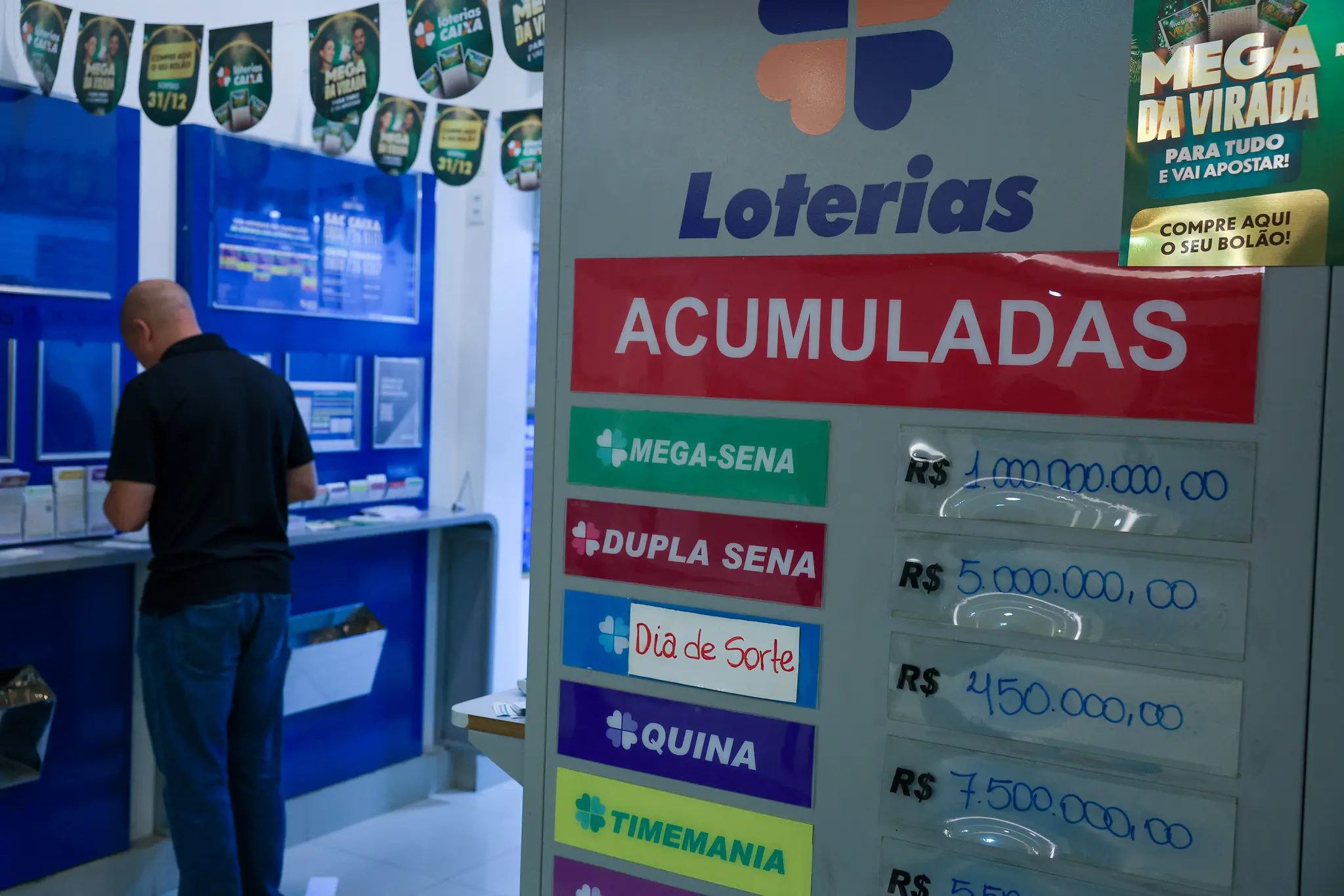 Com Mega-Sena acumulada, sorteio deste sábado pode pagar R$ 75 milhões (Foto: Fabio Rodrigues-Pozzebom/ Agência Brasil)