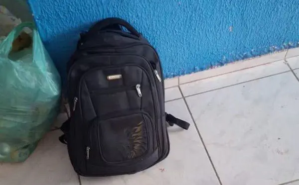 Veja o momento em que a polícia localiza a cabeça do homem decapitado pela esposa (Foto: Polícia Civil)