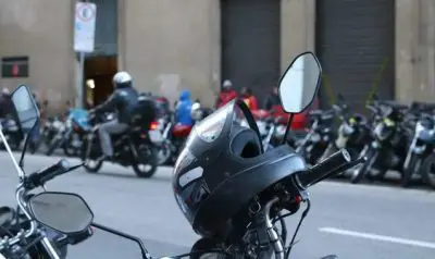 Justiça volta atrás e proíbe Uber Moto mais uma vez