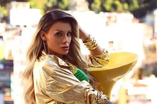 Andressa Urach rebate críticas em torno de sua fé após compartilhar ritual espiritual (Foto: Redes Sociais)