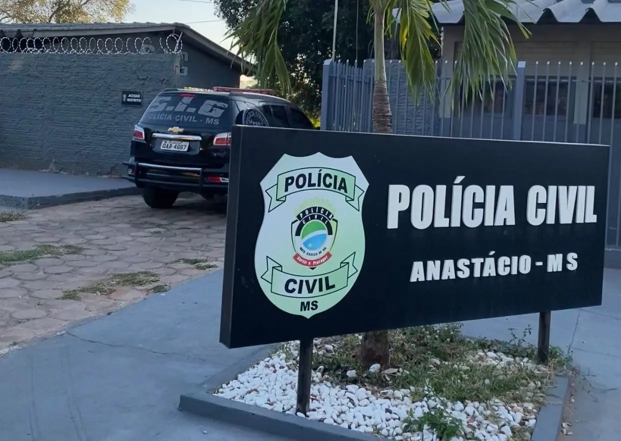 Mulher é presa após mandar matar os próprios pais e o assassino. Foto: Polícia Civil