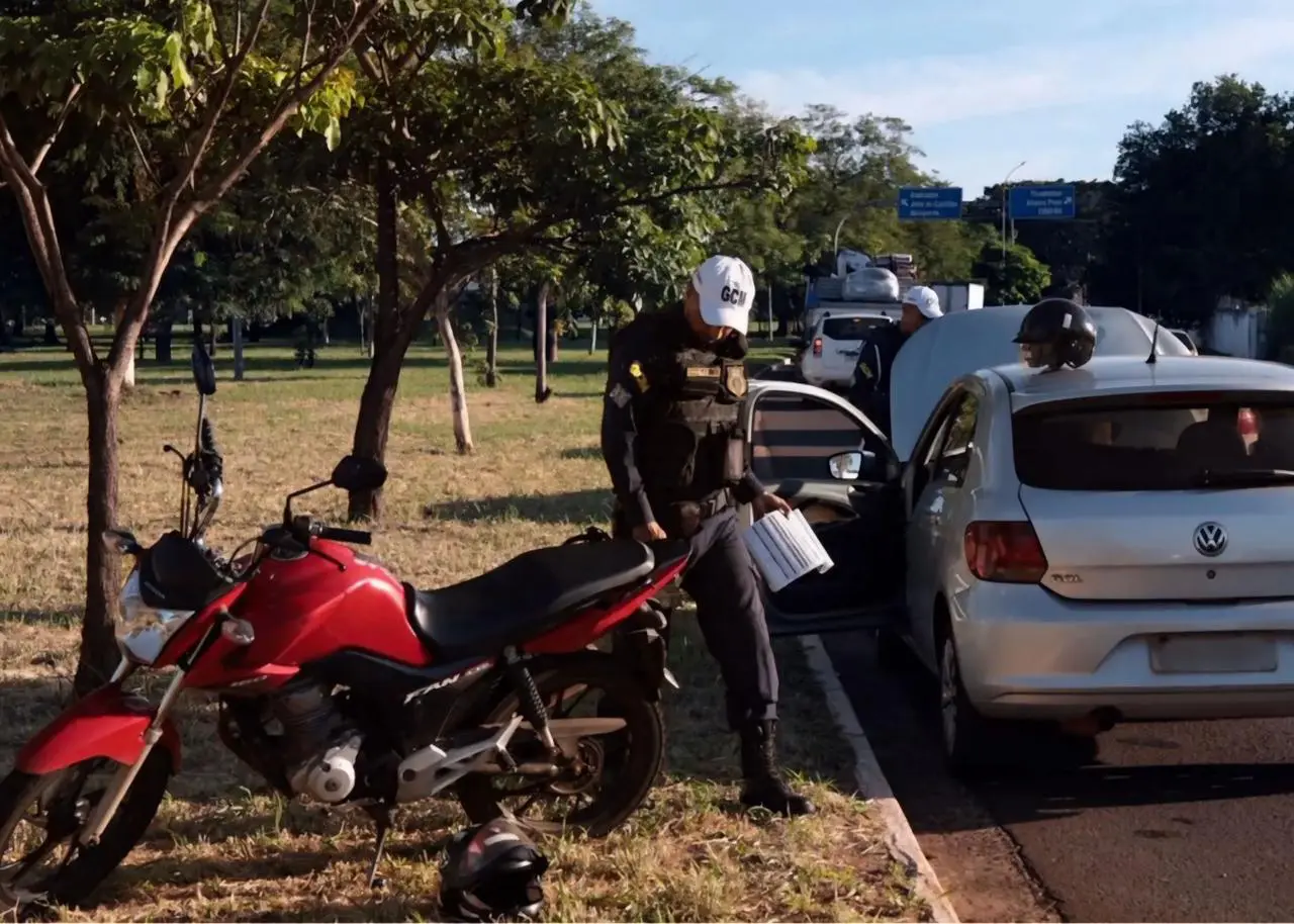 Mulher descobre traição e atropela marido e suposta amante || Reprodução: Fátima News 