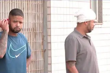 Homem é espancado após ser confundido com irmão gêmeo em emboscada (Foto: Reprodução/SBT)