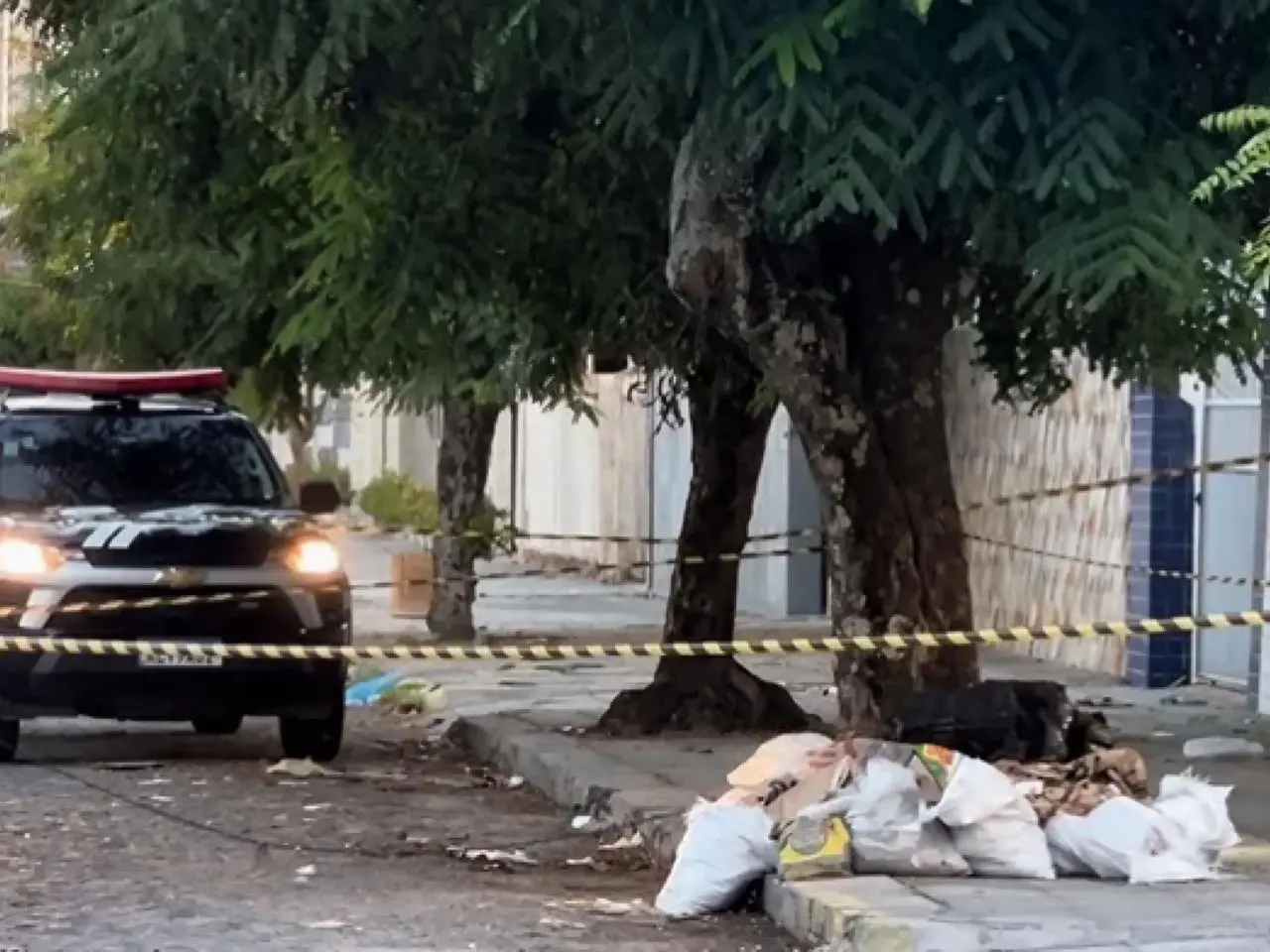 Corpo de mulher é encontrado em mala incendiada || Imagem/Reprodução: Foto: Verinho Paparazzo