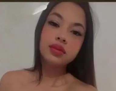 Adolescente é morta a facadas após mulher invadir casa do ex