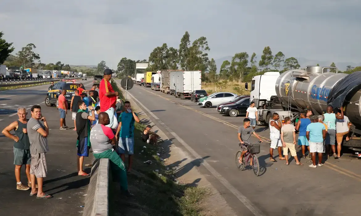 Alta no preço do diesel: caminhoneiros alertam governo sobre greve nos próximos dias. Foto: Tomaz Silva/Agência Brasil