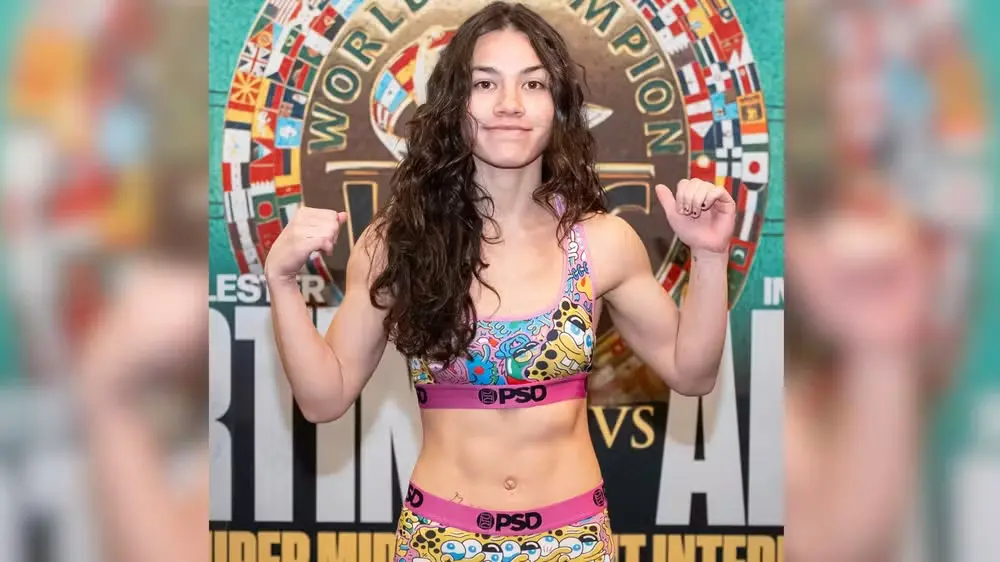 Boxeadora de 19 anos está em coma após nocaute relâmpago