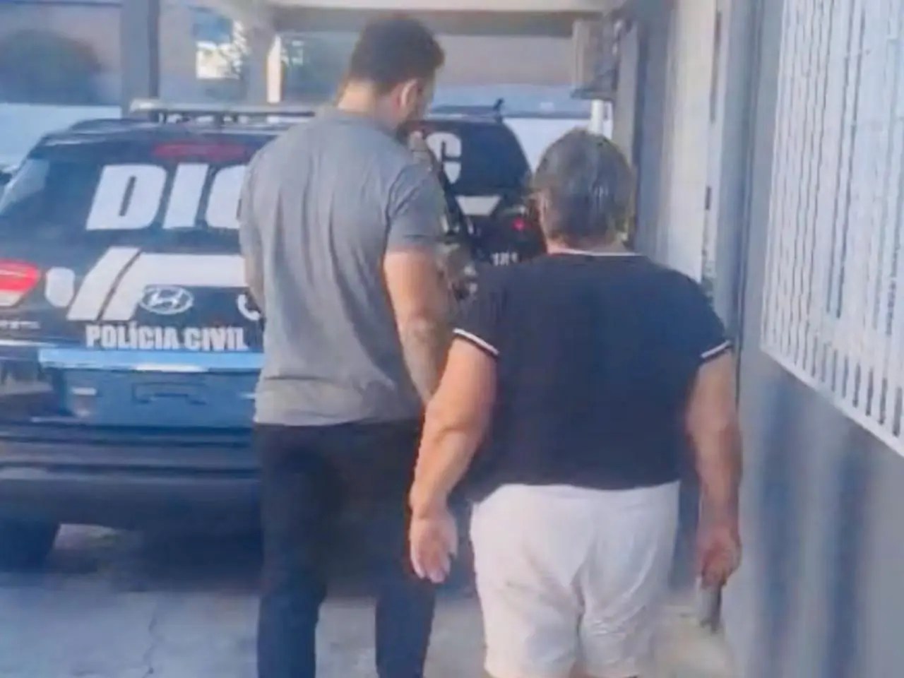 Idosa é presa após matar enteada durante visita ao pai || Reprodução: Redes Sociais 